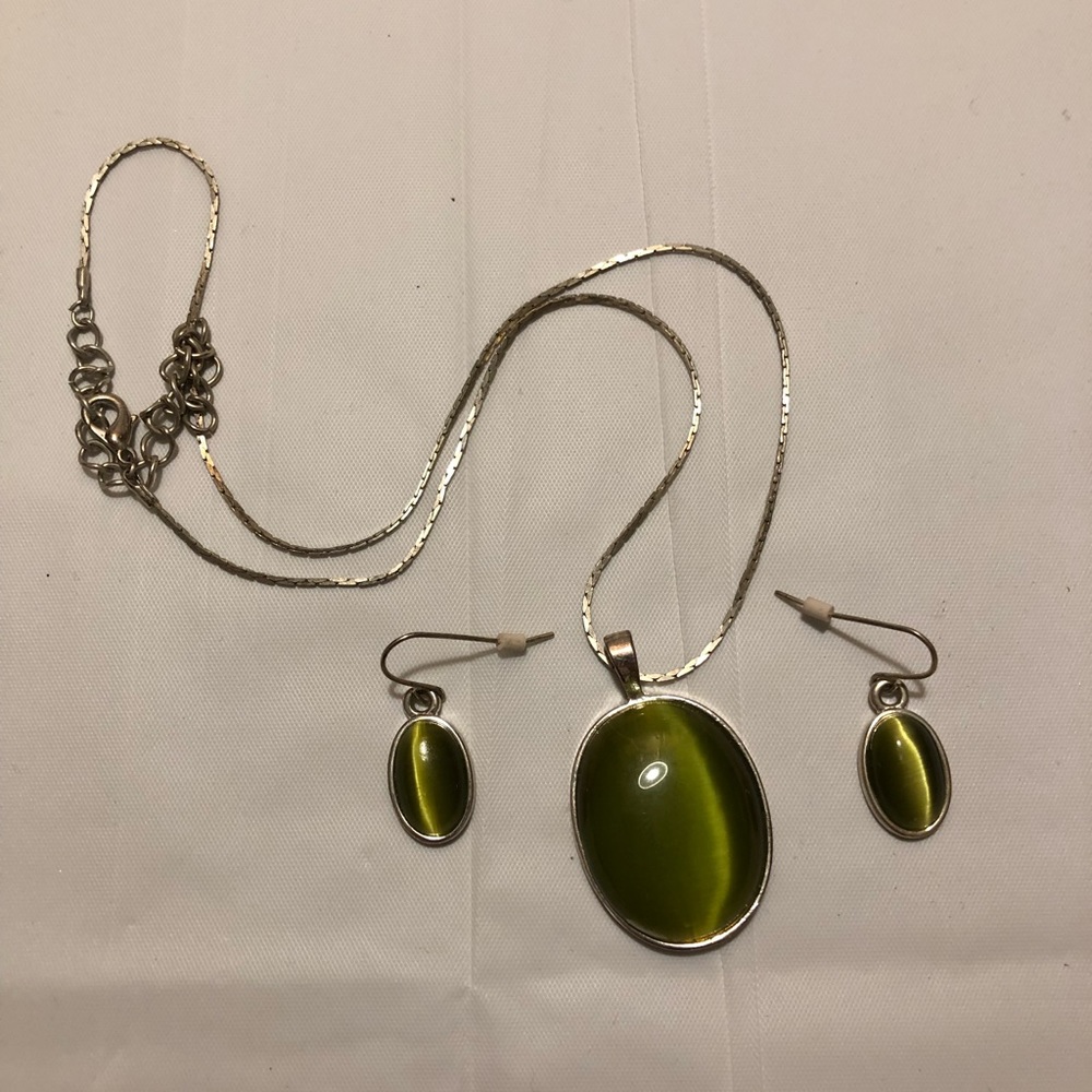 Necklace and earrings set
